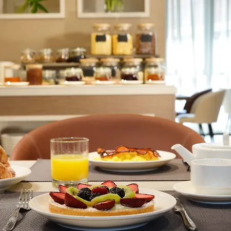 מלון Unaway And Linea Uno 4*