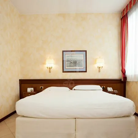 Unaway And Linea Uno מלון